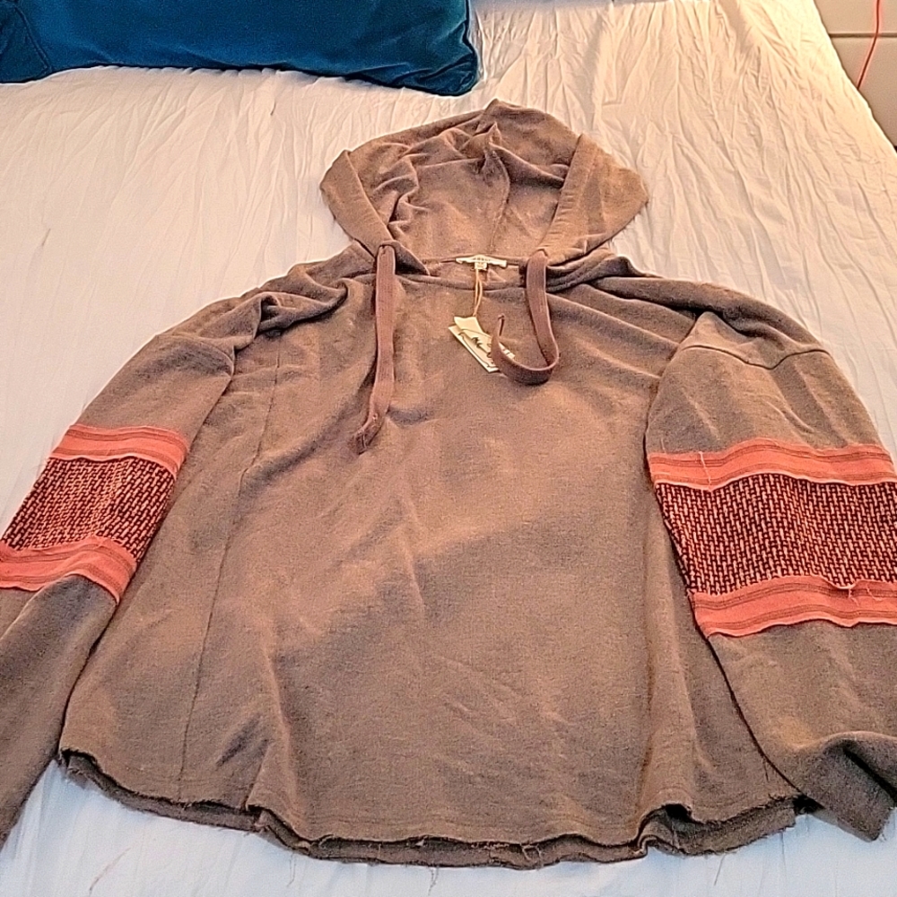 WOMEN'S PULLOVER HOODIE BY EASEL